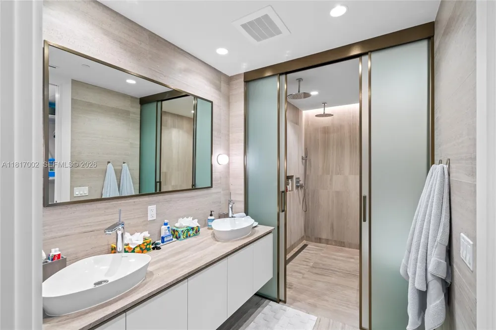 5775 Collins Ave #1602 Miami Beach, FL 33140