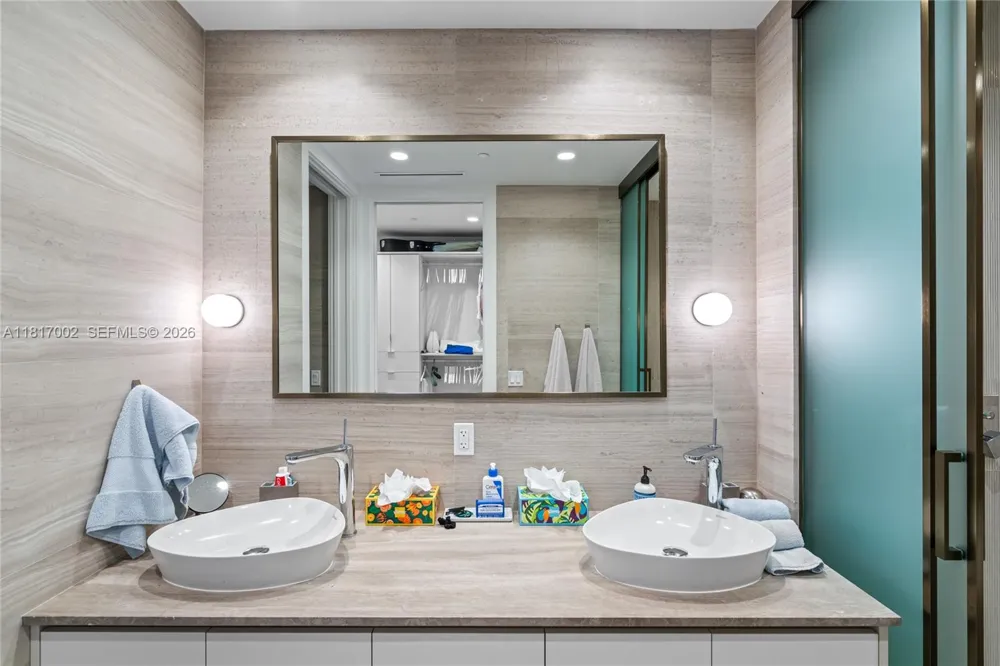 5775 Collins Ave #1602 Miami Beach, FL 33140