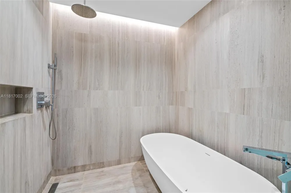 5775 Collins Ave #1602 Miami Beach, FL 33140