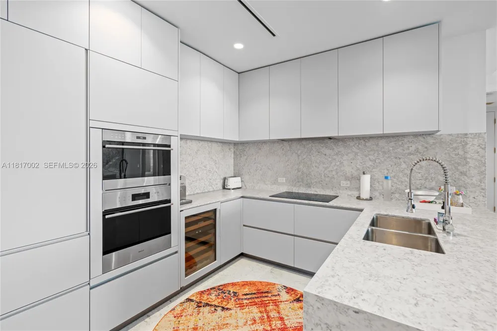 5775 Collins Ave #1602 Miami Beach, FL 33140