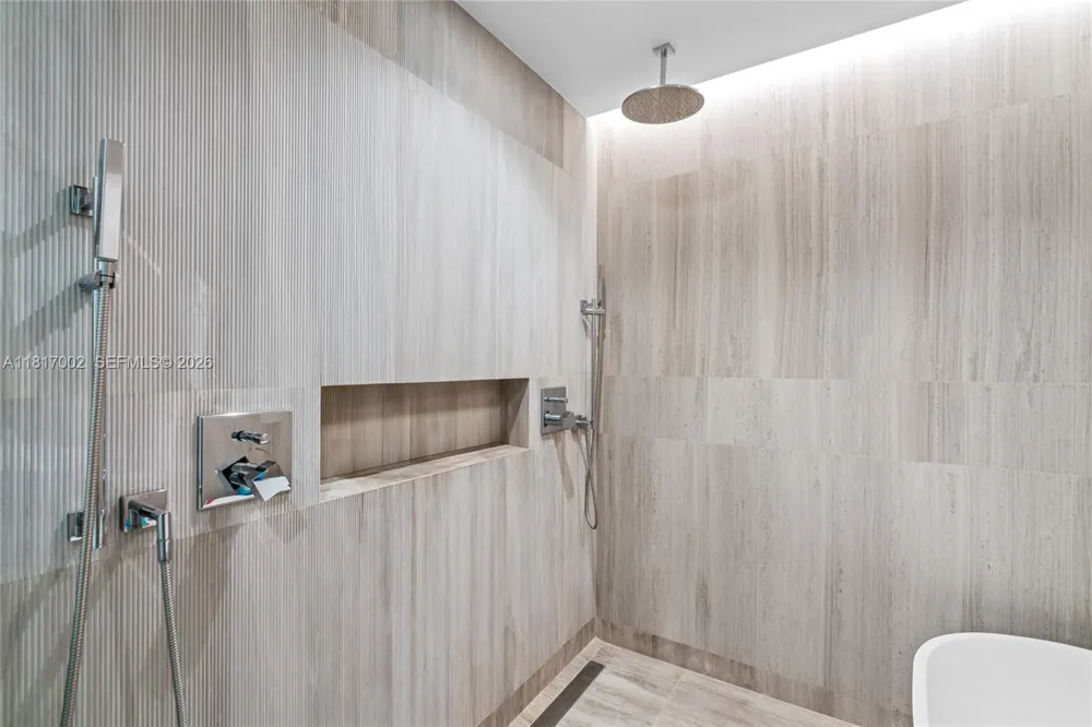 5775 Collins Ave #1602 Miami Beach, FL 33140