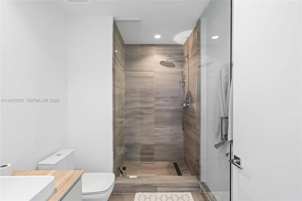 5775 Collins Ave #1602 Miami Beach, FL 33140