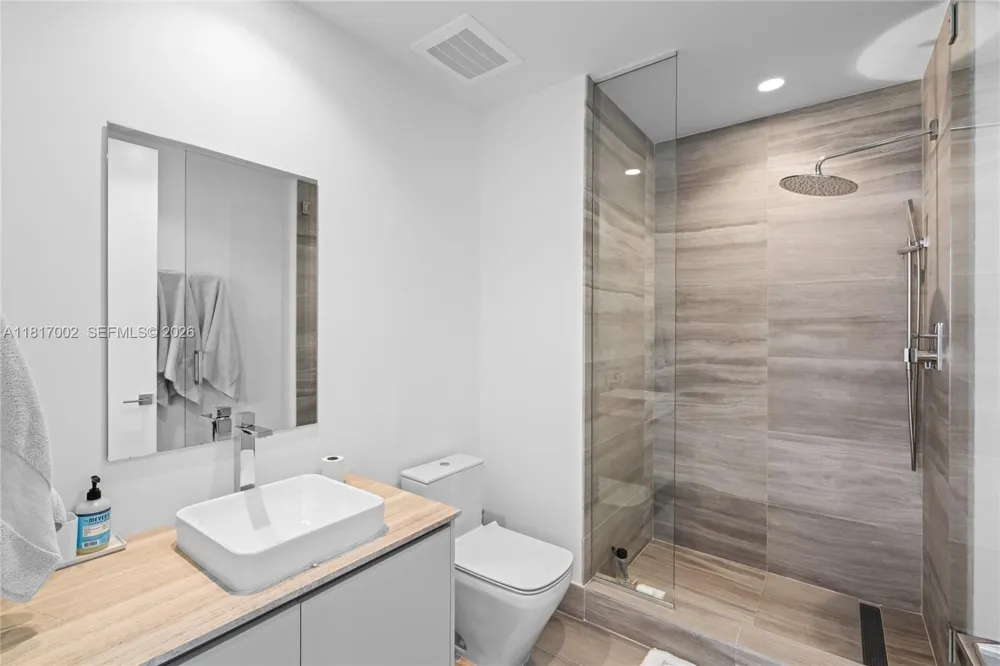 5775 Collins Ave #1602 Miami Beach, FL 33140