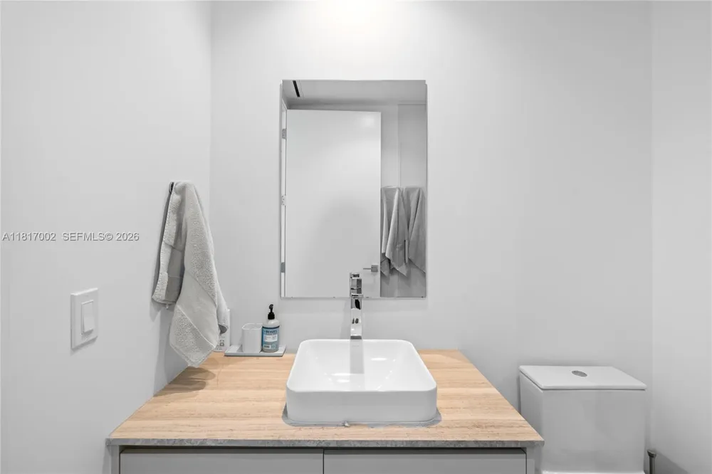 5775 Collins Ave #1602 Miami Beach, FL 33140
