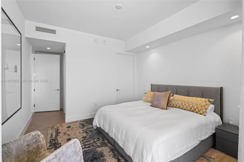 5775 Collins Ave #1602 Miami Beach, FL 33140
