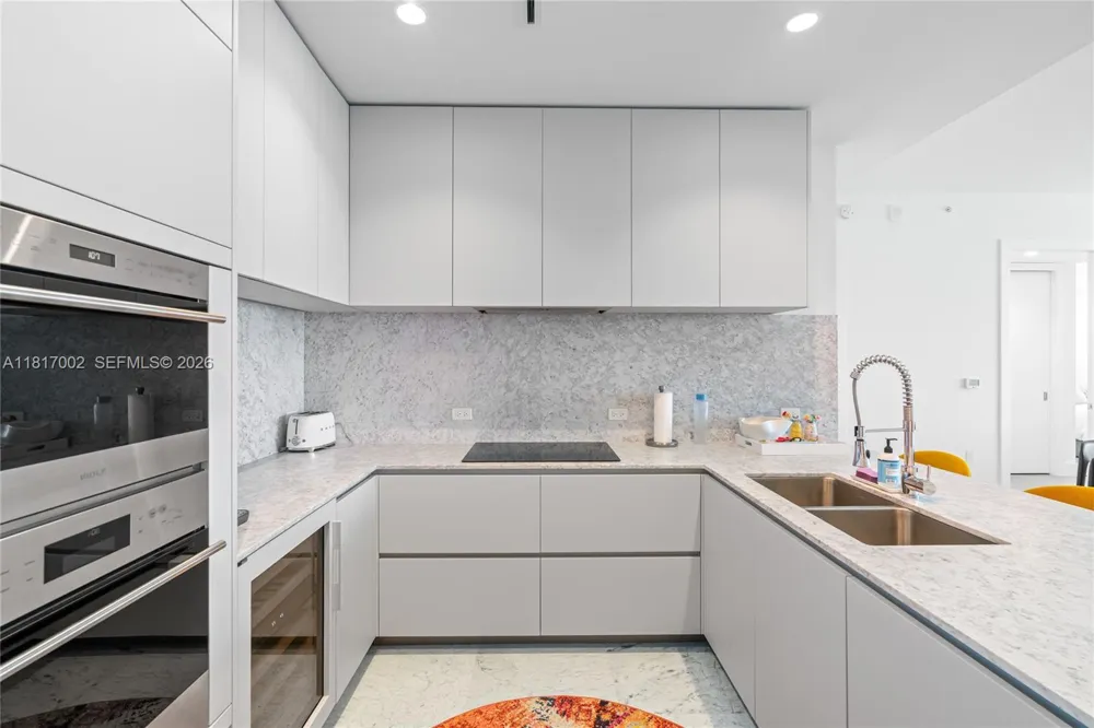 5775 Collins Ave #1602 Miami Beach, FL 33140