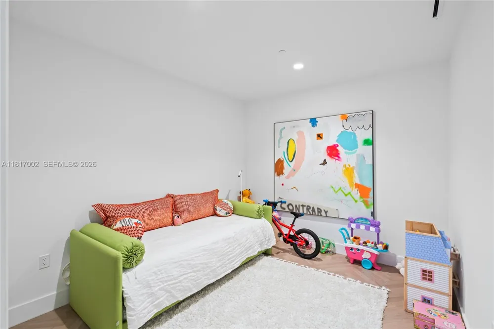 5775 Collins Ave #1602 Miami Beach, FL 33140