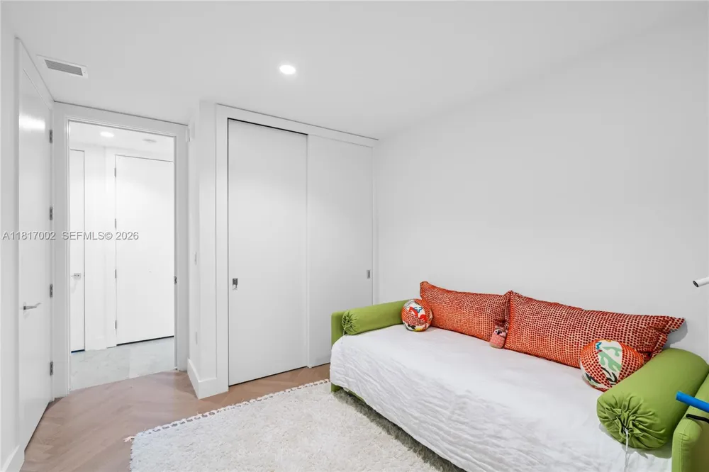 5775 Collins Ave #1602 Miami Beach, FL 33140