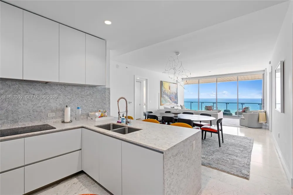 5775 Collins Ave #1602 Miami Beach, FL 33140