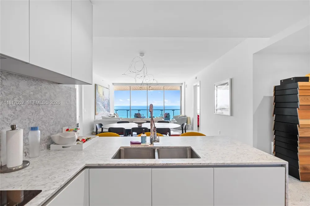5775 Collins Ave #1602 Miami Beach, FL 33140
