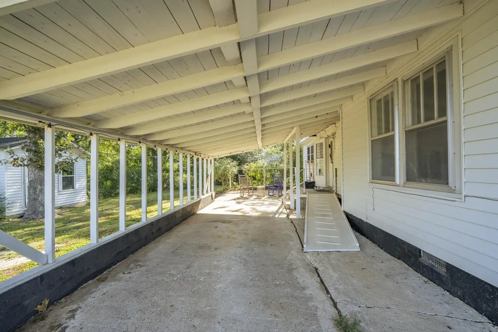 340 OAK ST Savannah, TN 38372