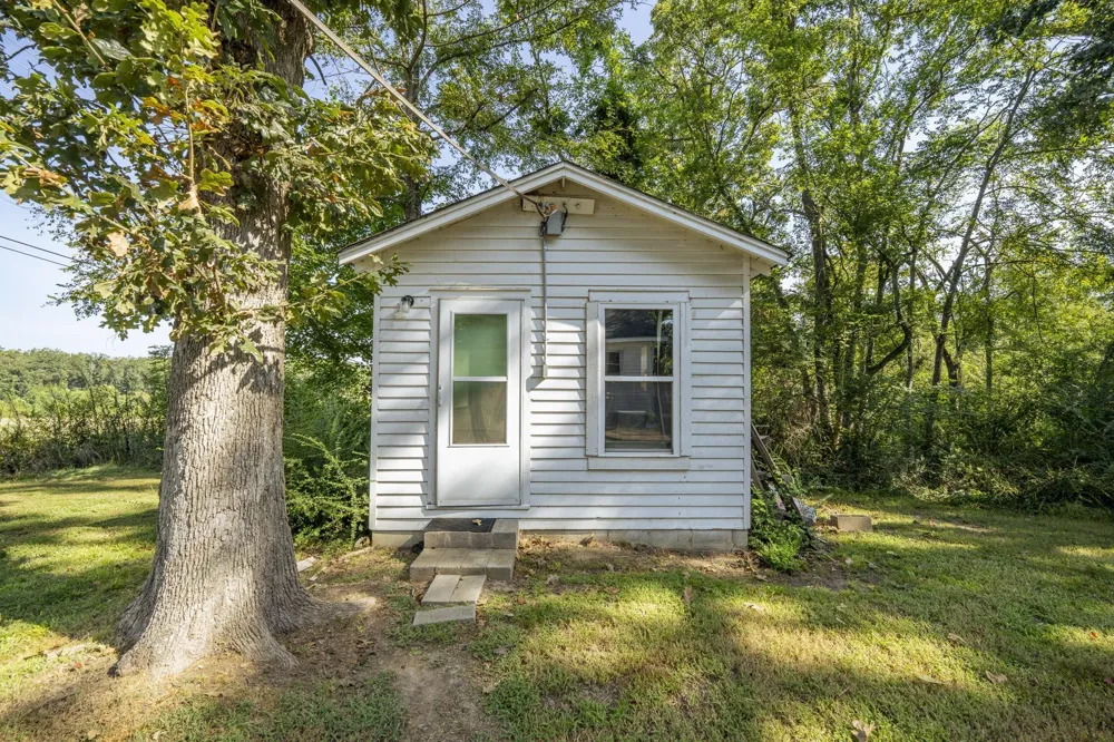 340 OAK ST Savannah, TN 38372