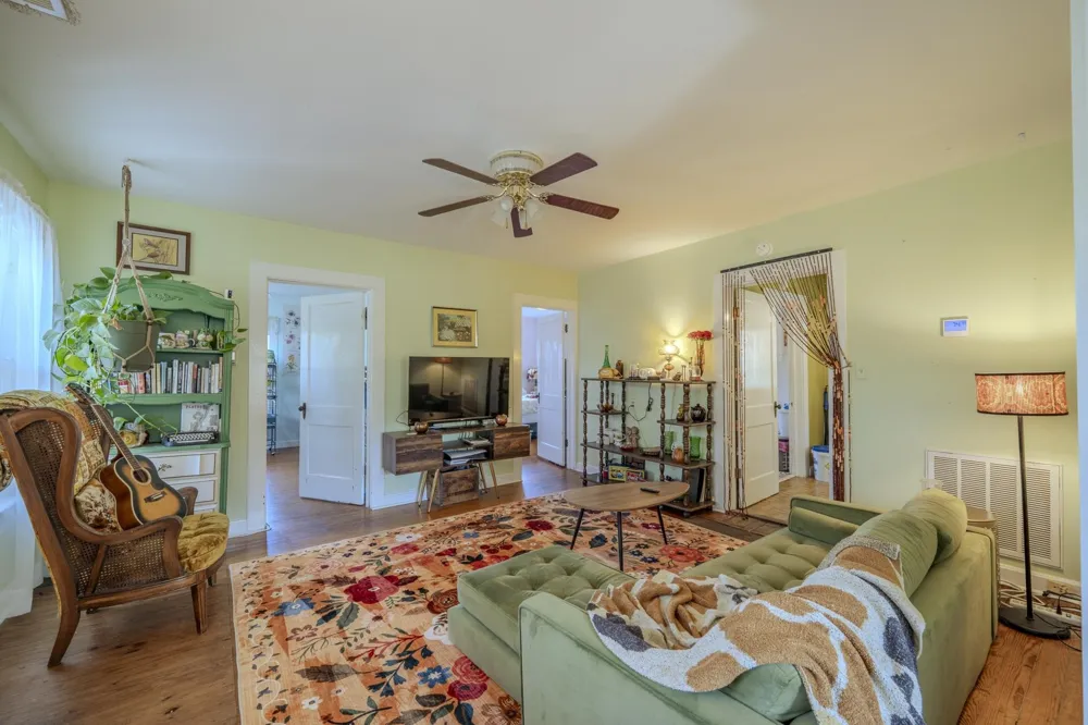 340 OAK ST Savannah, TN 38372