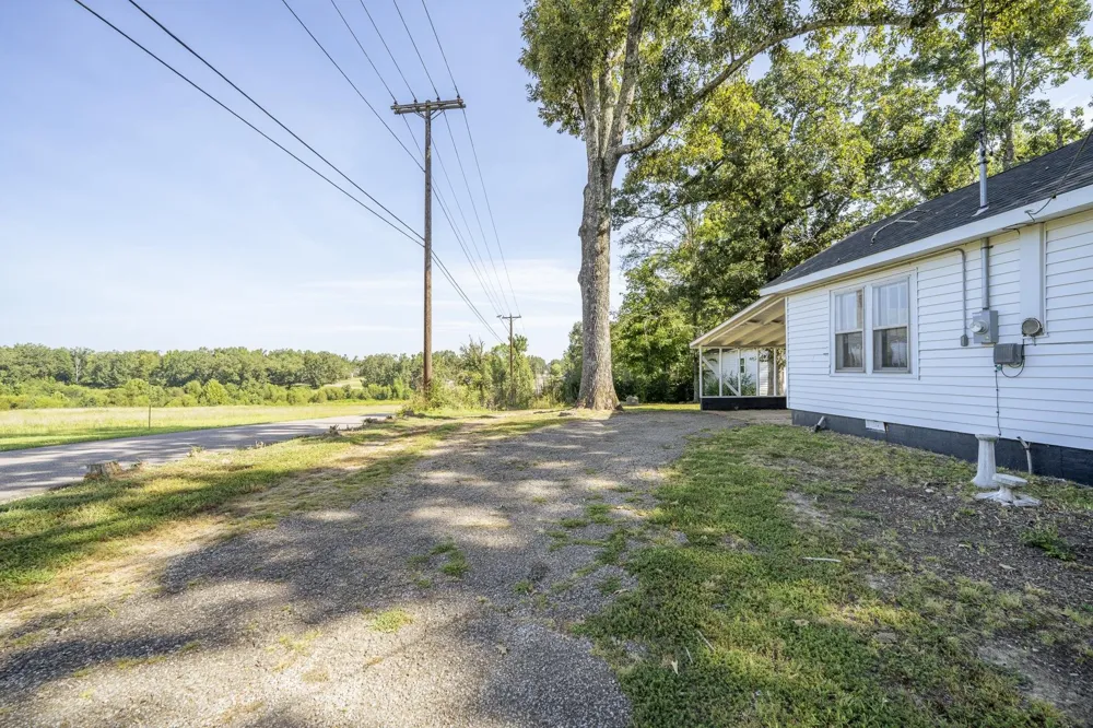 340 OAK ST Savannah, TN 38372
