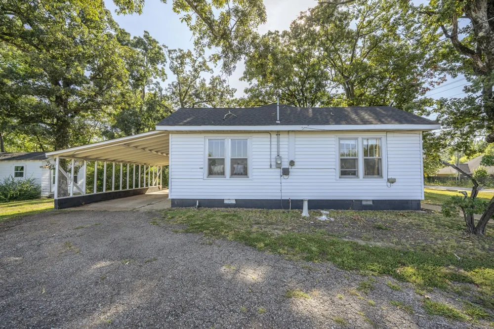 340 OAK ST Savannah, TN 38372