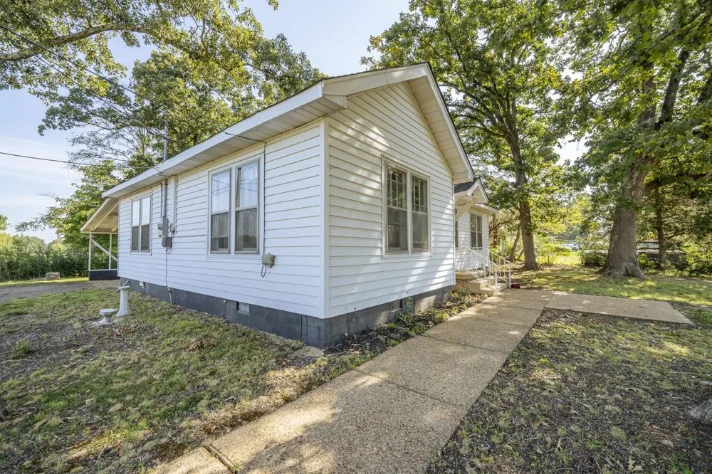 340 OAK ST Savannah, TN 38372