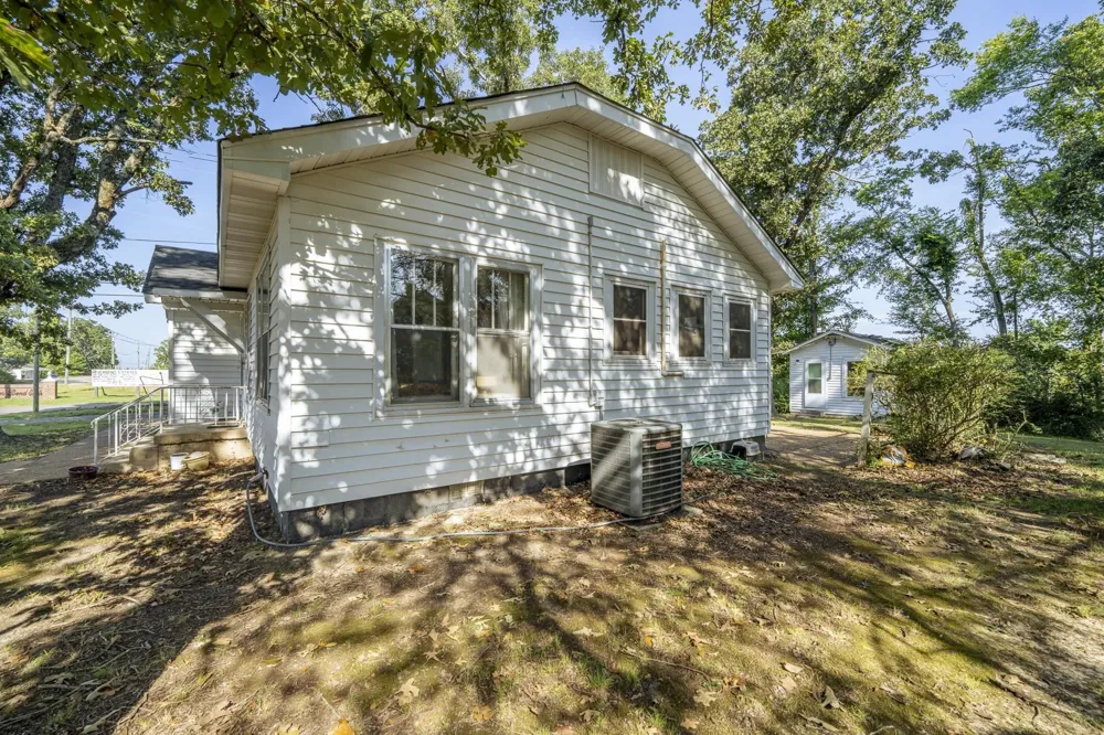 340 OAK ST Savannah, TN 38372