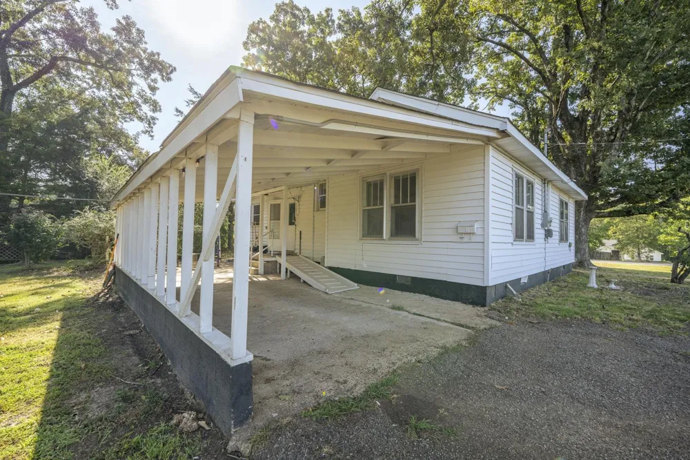 340 OAK ST Savannah, TN 38372