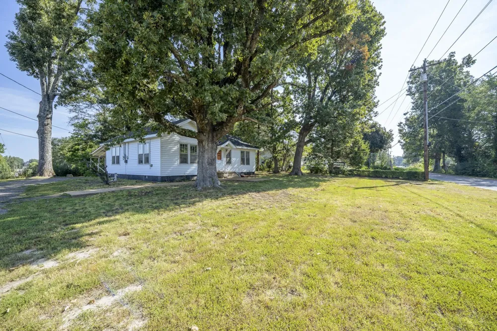 340 OAK ST Savannah, TN 38372