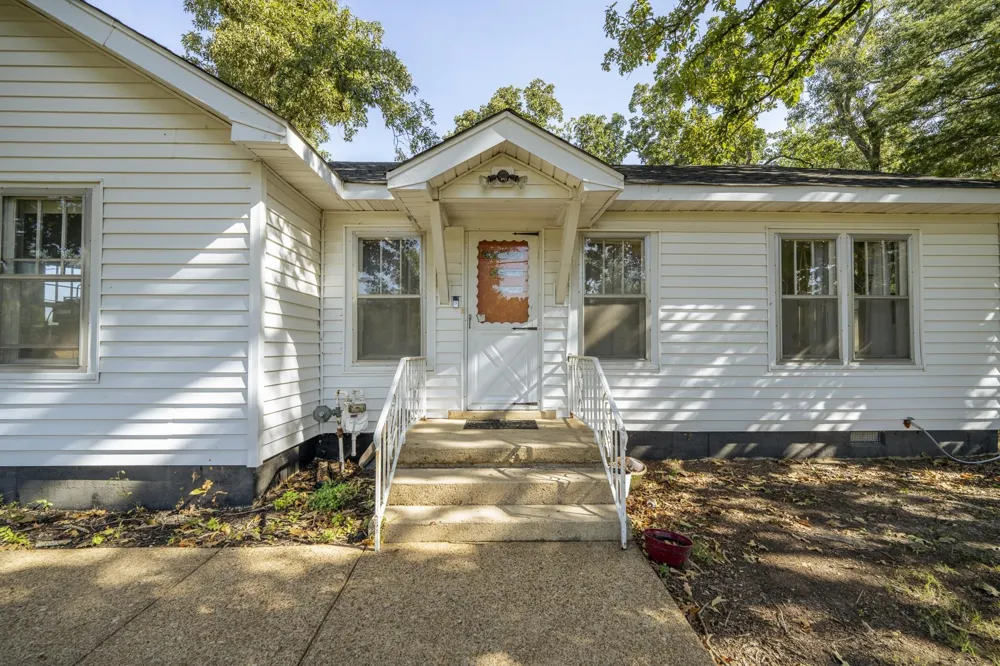 340 OAK ST Savannah, TN 38372