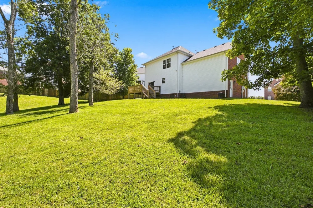 102 Bartlett Ln Hendersonville, TN 37075