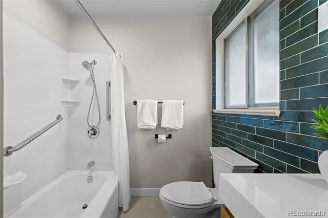 442 Titan Court Aurora, CO 80011