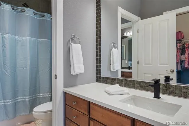 7963 S Valleyhead Way Aurora, CO 80016