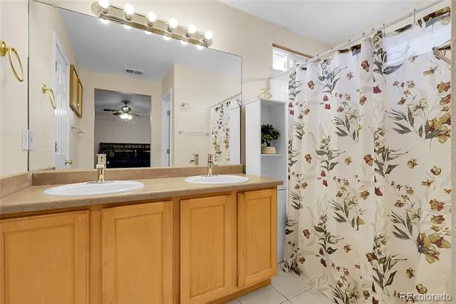 337 Ivory Circle Aurora, CO 80011