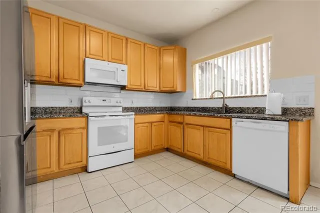 337 Ivory Circle Aurora, CO 80011