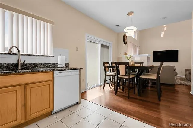 337 Ivory Circle Aurora, CO 80011
