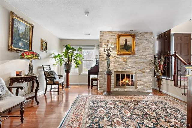 2925 S Vaughn Way Aurora, CO 80014