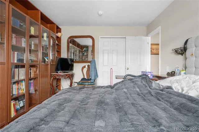 2925 S Vaughn Way Aurora, CO 80014