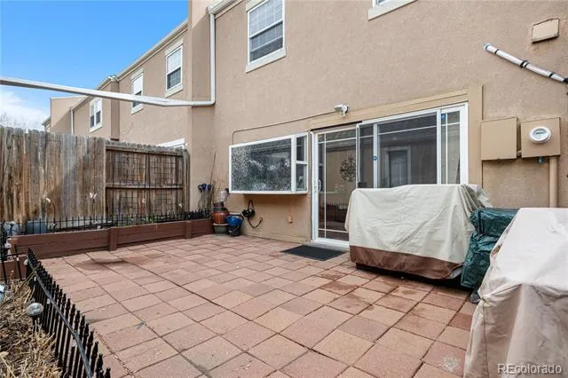 2925 S Vaughn Way Aurora, CO 80014