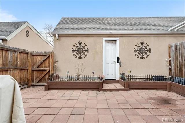 2925 S Vaughn Way Aurora, CO 80014