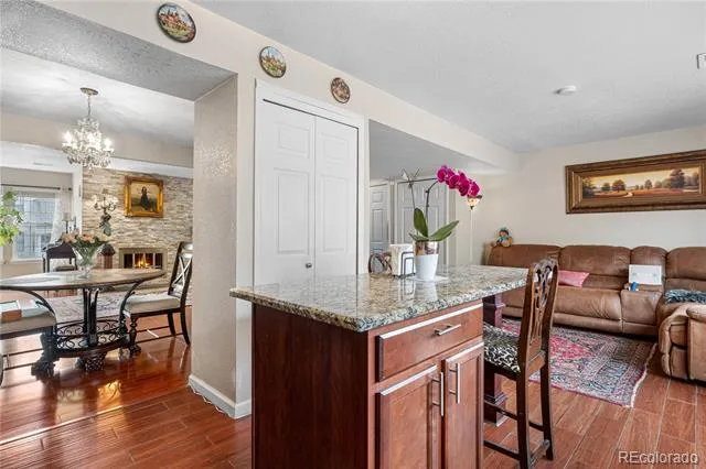 2925 S Vaughn Way Aurora, CO 80014