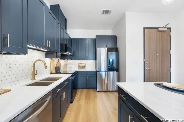 10899 S Hausman #401 San Antonio, TX 78250