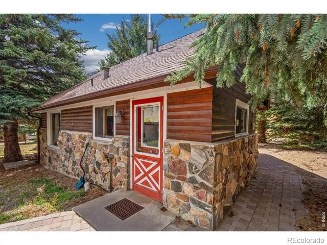 110 Meadow Lane Bellvue, CO 80512