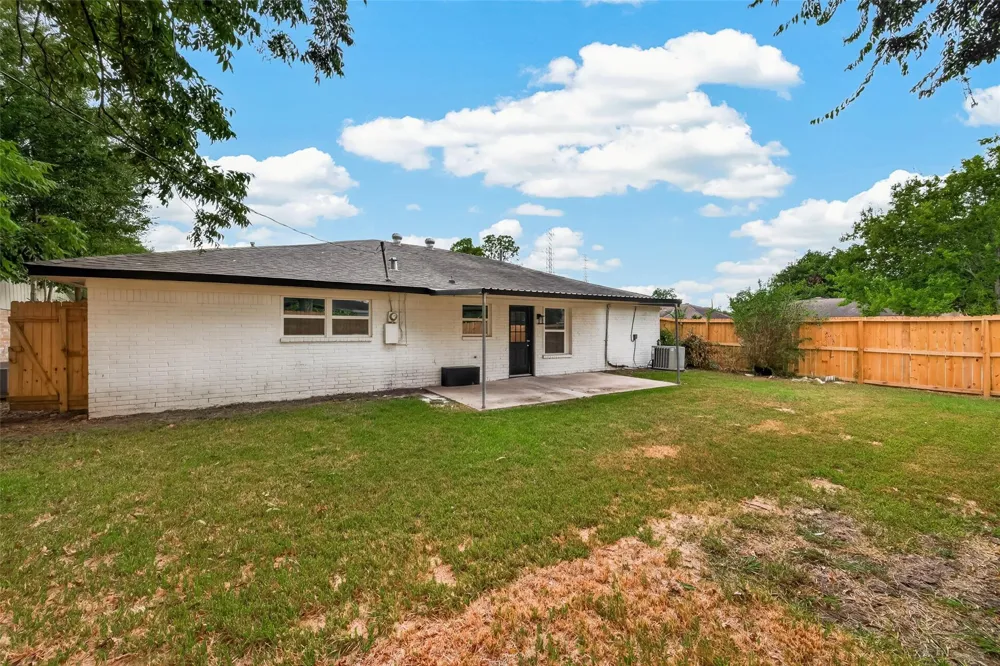 11434 Sharpview Drive Houston, TX 77072
