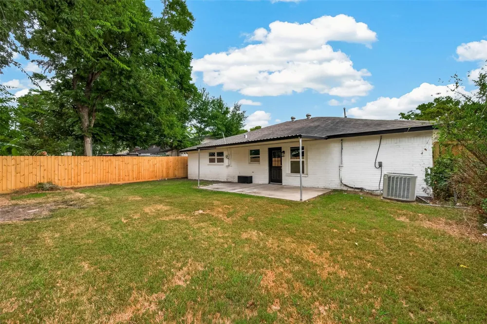 11434 Sharpview Drive Houston, TX 77072