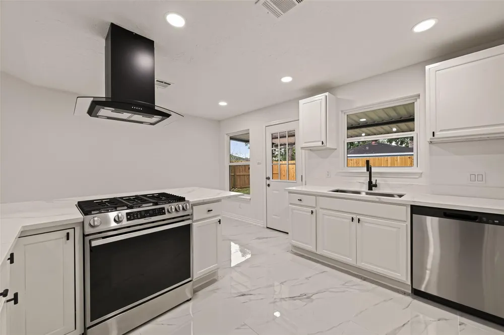 11434 Sharpview Drive Houston, TX 77072