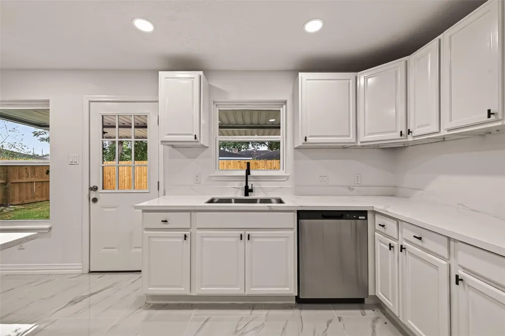 11434 Sharpview Drive Houston, TX 77072