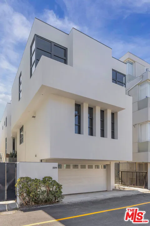 2311 Ocean Front Walk Venice, CA 90291