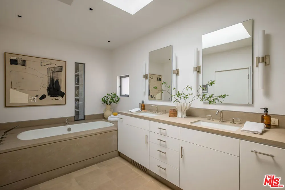2311 Ocean Front Walk Venice, CA 90291