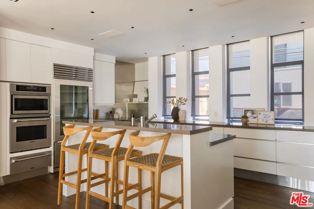2311 Ocean Front Walk Venice, CA 90291