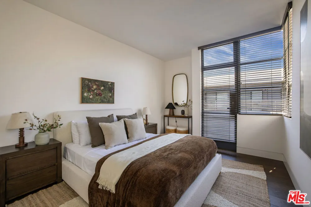 2311 Ocean Front Walk Venice, CA 90291