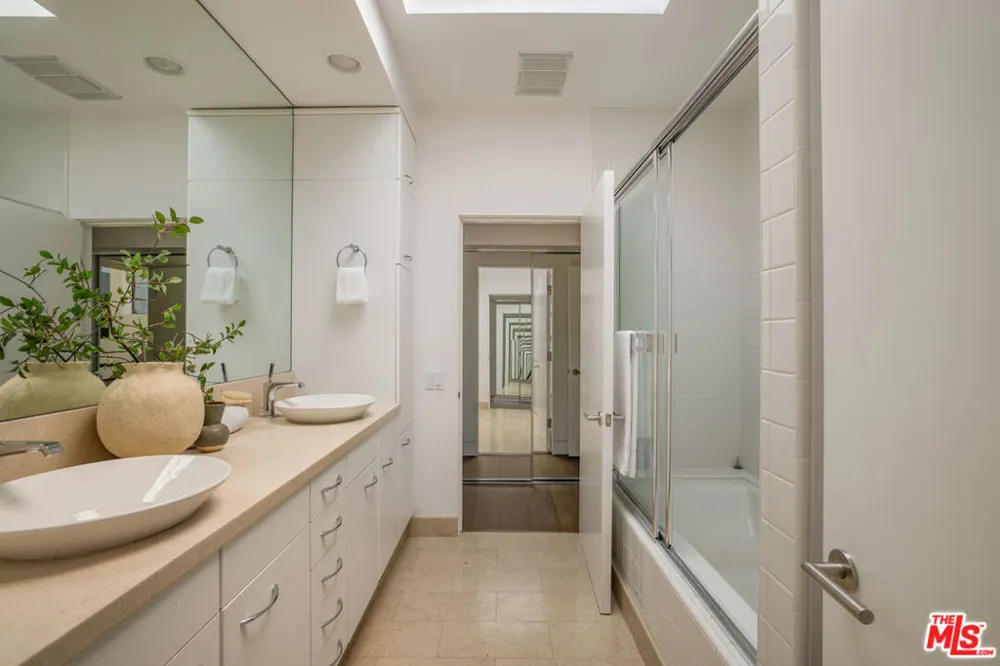 2311 Ocean Front Walk Venice, CA 90291