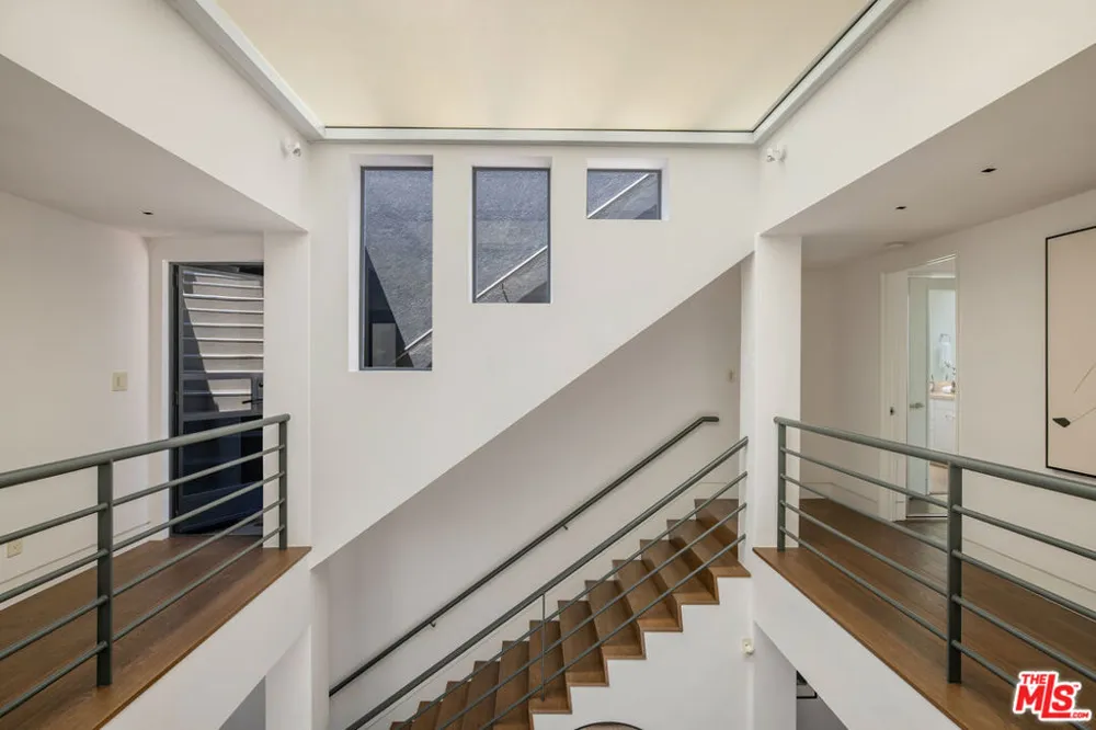 2311 Ocean Front Walk Venice, CA 90291