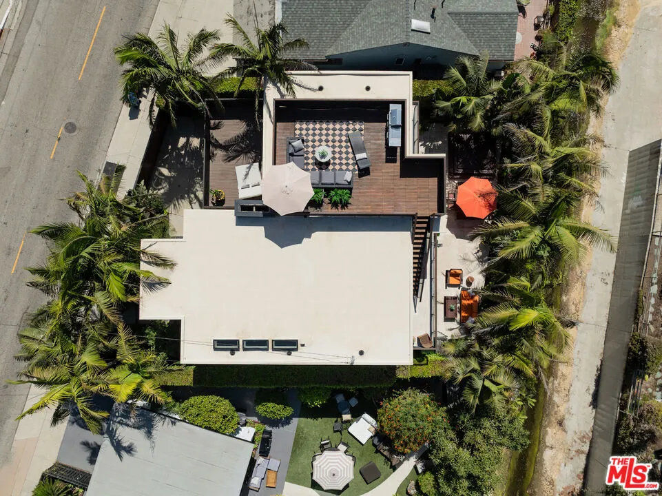 235 Entrada Drive Los Angeles, CA 90402