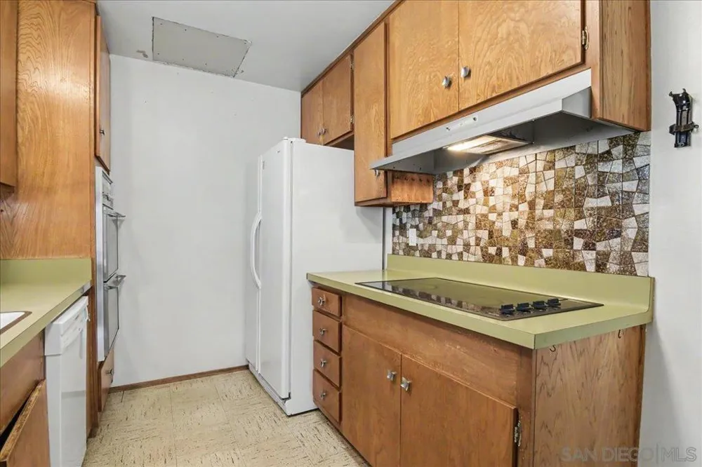 7175 Bobhird Drive San Diego, CA 92119
