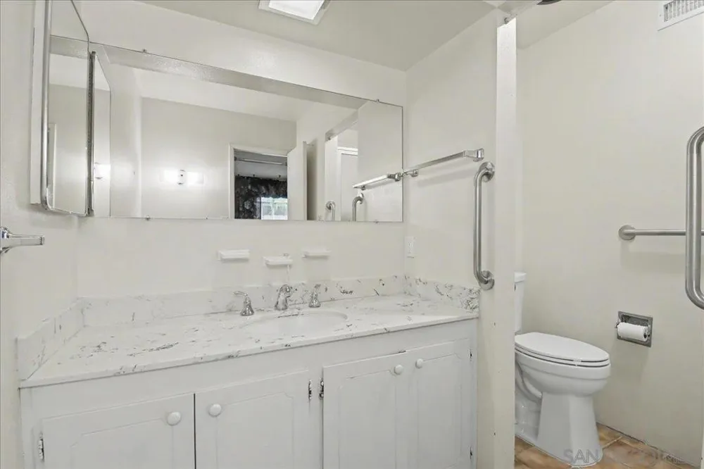 7175 Bobhird Drive San Diego, CA 92119